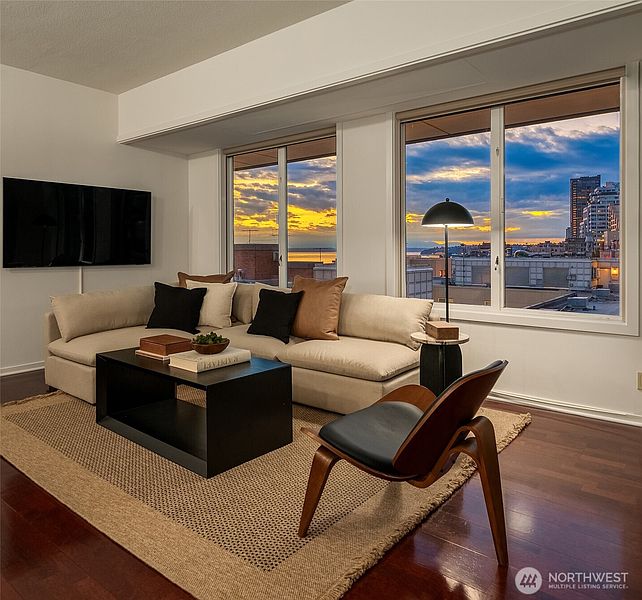 4th image of 98 Union Street #810