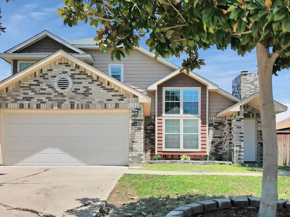 2878 Fenwick St, Grand Prairie, TX 75052