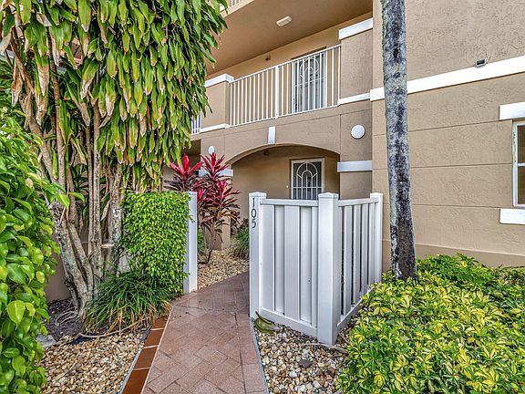 3rd image of 5842 Crystal Shores Drive #105