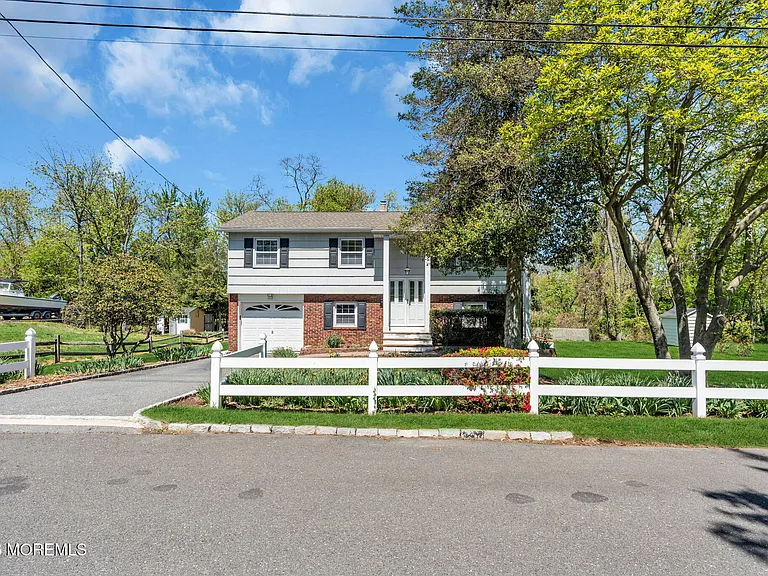 1112 Wildwood Ave — Photo 1