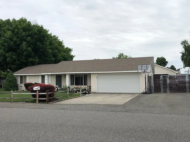 3819 W Margaret St photo 1