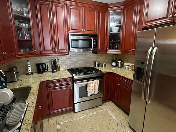 4th image of 155 Bay St APT 4C