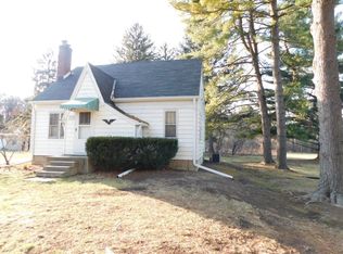 W221S1941 Goetz Dr, Waukesha, WI 53186
