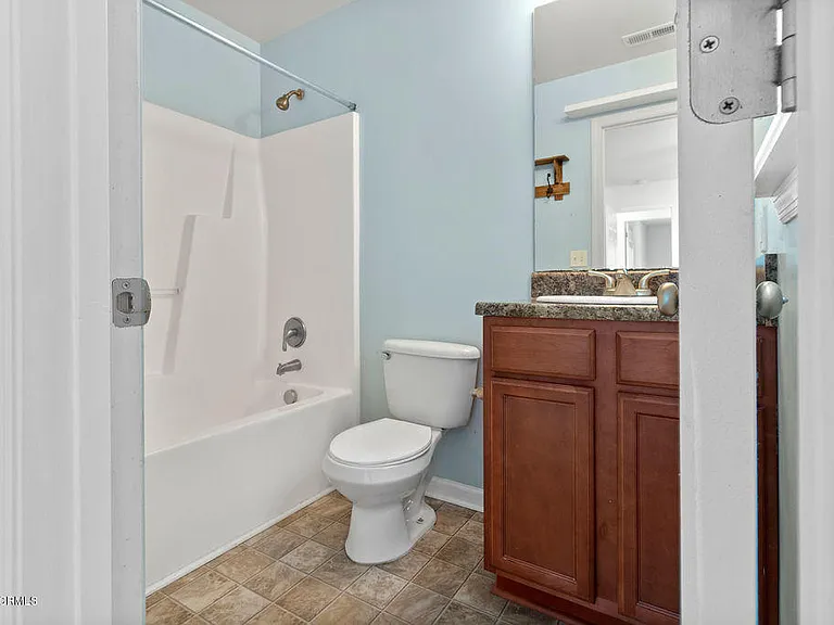 Master bathroom (#1)