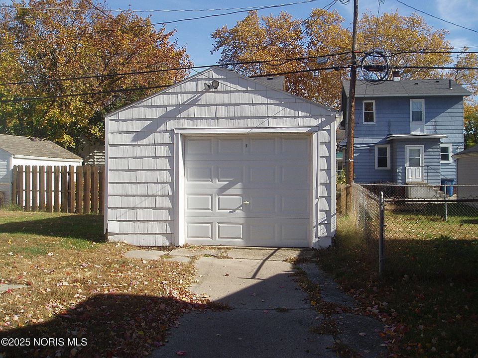 2nd image of 939 Francis Ave