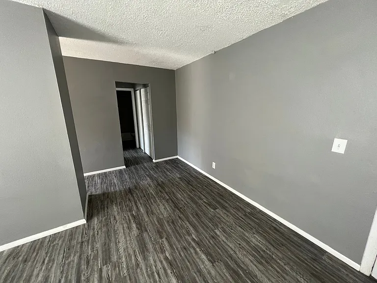 111 SW Madison Cir N — Photo 7