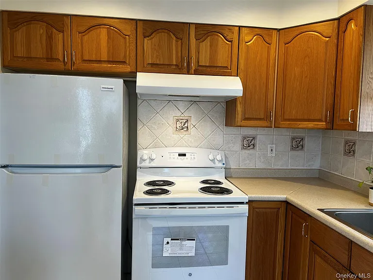 2457 4th Ave — Photo 8