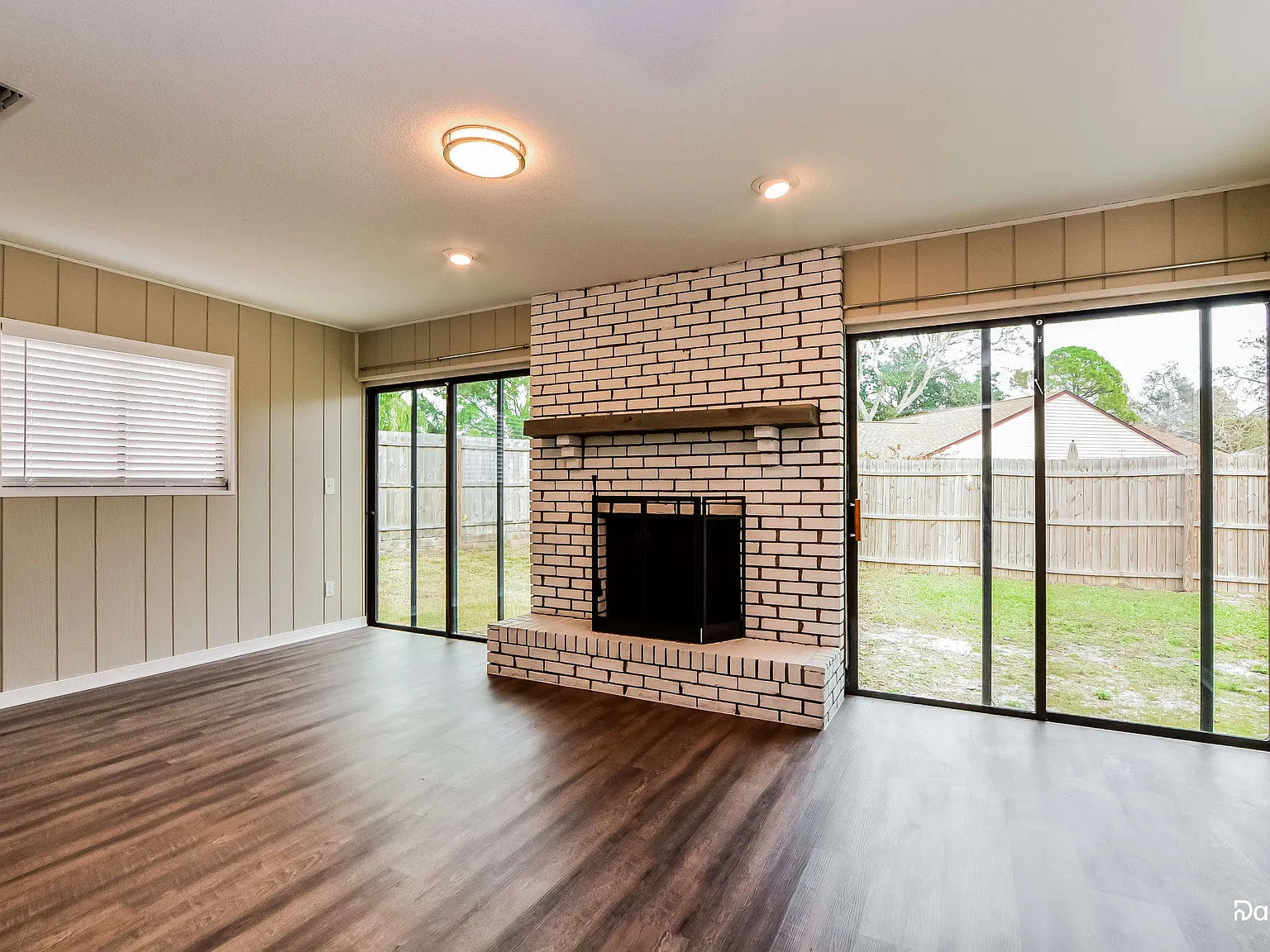 3 bed, 2.0 bath, 1556 sqft, $2,265 — Photo 3