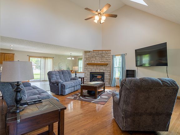 3rd image of 717 Marva Ln