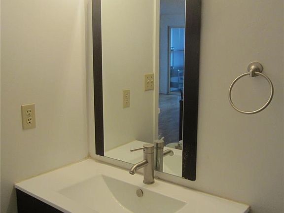 2nd image of 25 Grenville St #1210