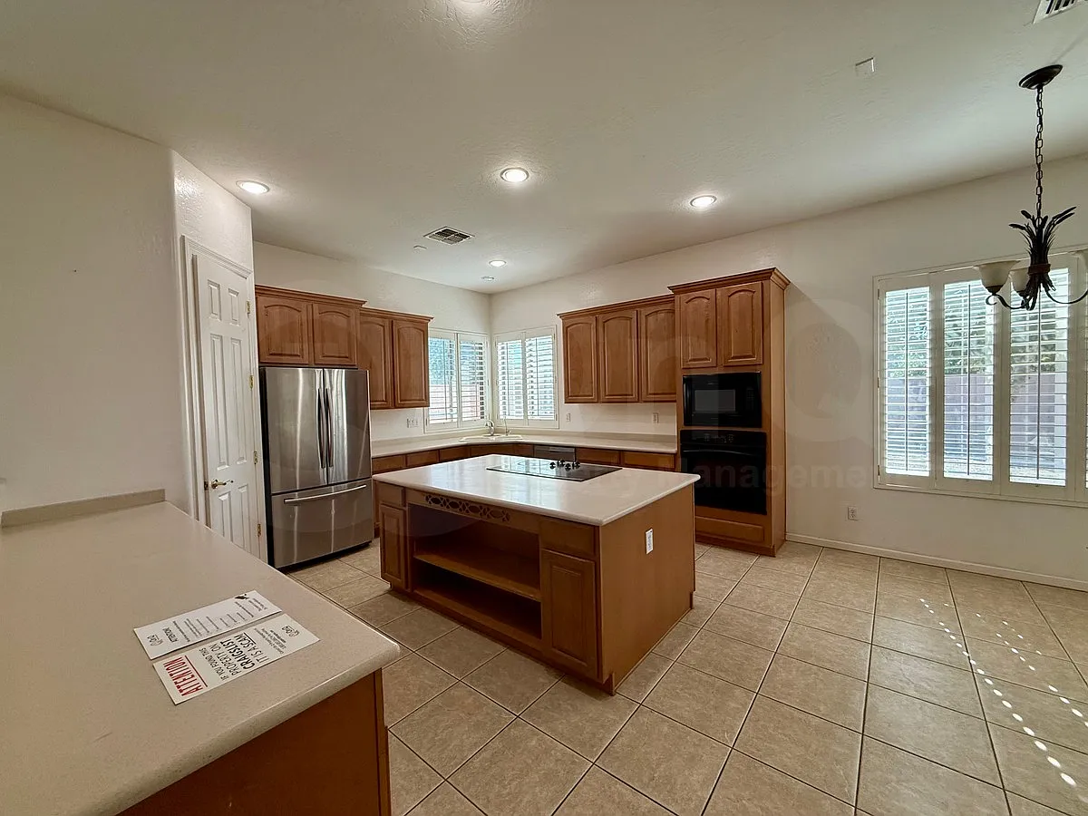 4 bed, 4.0 bath, 3104 sqft, $3,250 — Photo 4
