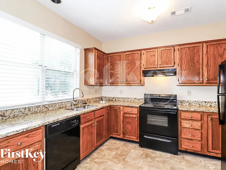 700 Walnut Woods Cv S — Photo 6