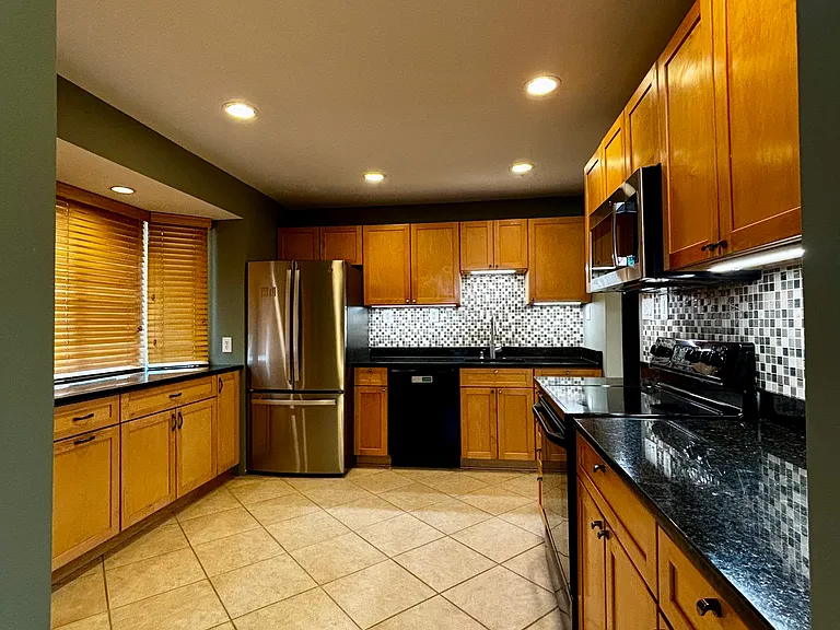 Lillian Dr — Photo 11