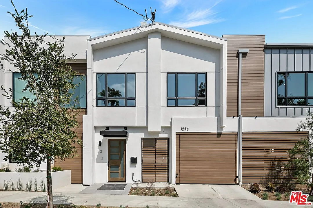 2 bed, 2.5 bath, 1600 sqft, $8,250 — Photo 1