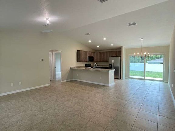 3rd image of 25 Oak Pass Loop