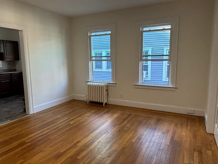 92 Anthony St #2R — Photo 6