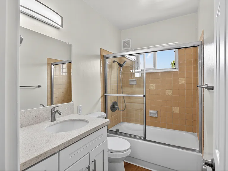 Casa Grande Apartments — Photo 33