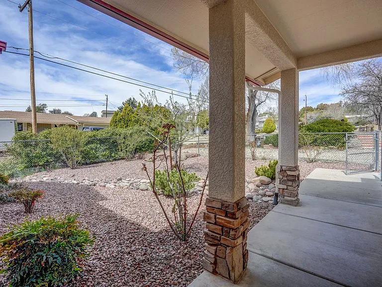 585 Mosher Ln — Photo 3