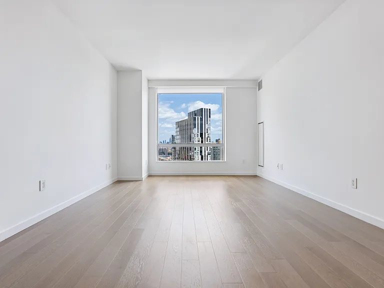 1 City Point #34D — Photo 3