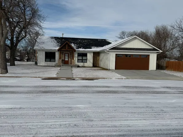 214 W 4th St, Bird City, KS 67731