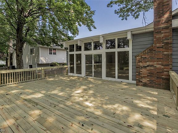 3rd image of 378 Balmoral Dr
