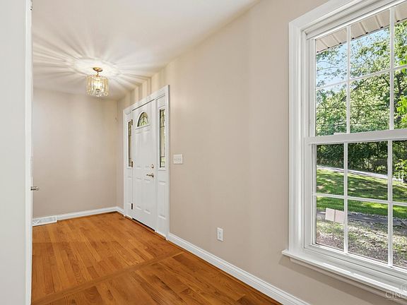 4th image of 1344 Fuhrman Rd