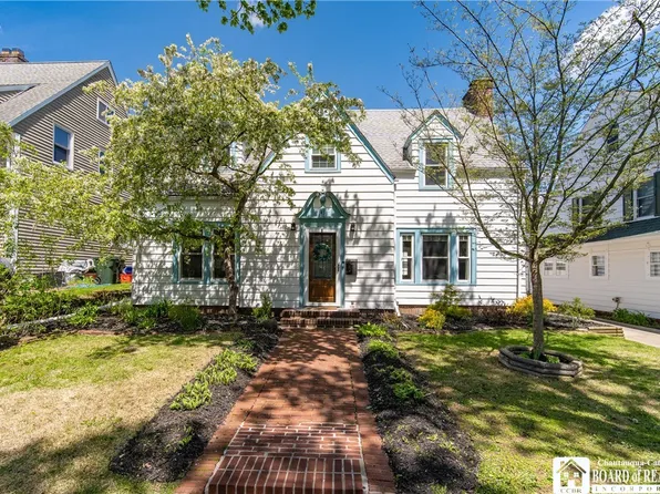43 Chestnut St, Jamestown, NY 14701