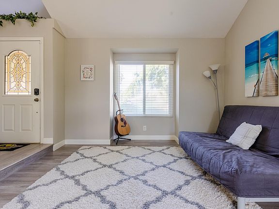 3rd image of 26229 Picton St