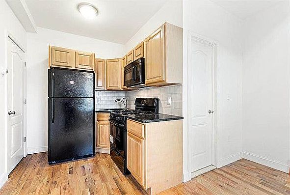 1st image of 395 Van Brunt St #1