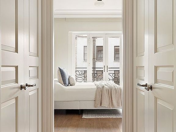 5th image of 27 E 79th St #5