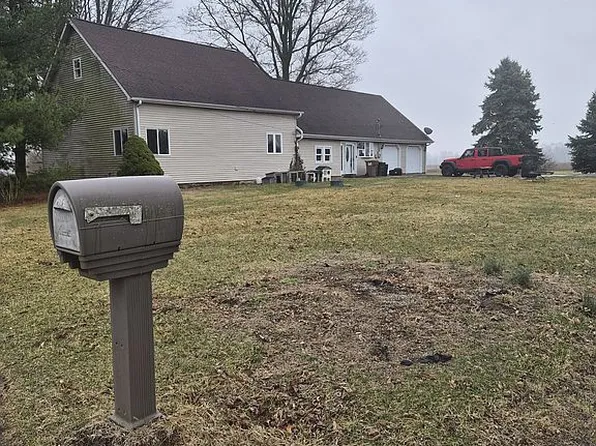 1951 E 250 S, Hillsboro, IN 47949