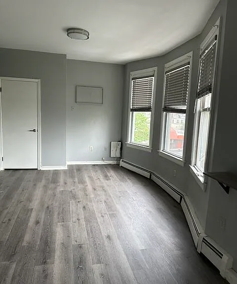 918 Broadway — Photo 3