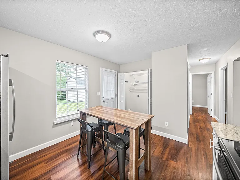 987 Stateline Rd — Photo 10