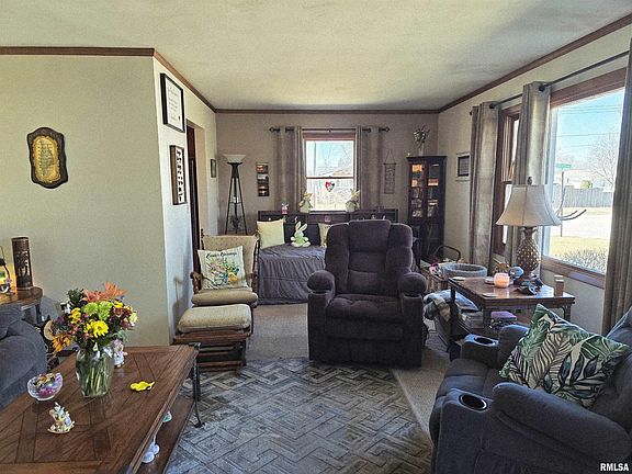 5th image of 1410 E Locust St