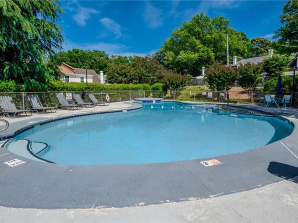 2696 Saint Johns Pl, Winston Salem, NC 27106