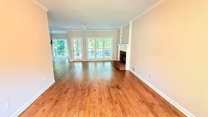 5 bed, 3.5 bath, 2893 sqft, $3,950 — Photo 3