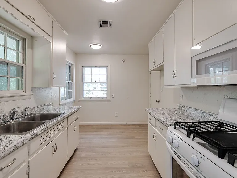 1501 SW 66th St — Photo 8