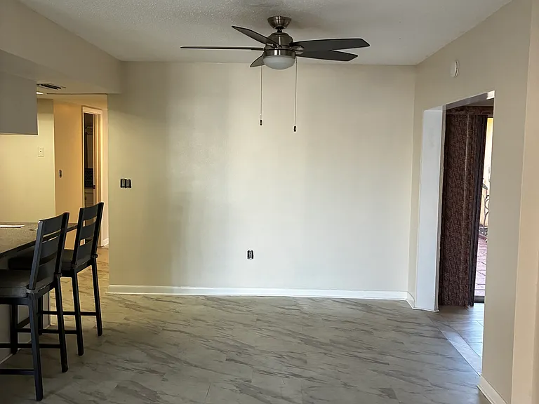5428 Larchmont Ct — Photo 5