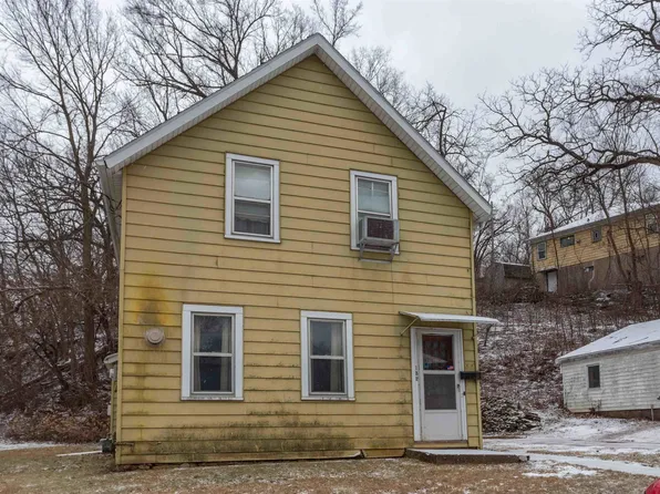 132 Stoltz St, Dubuque, IA 52001