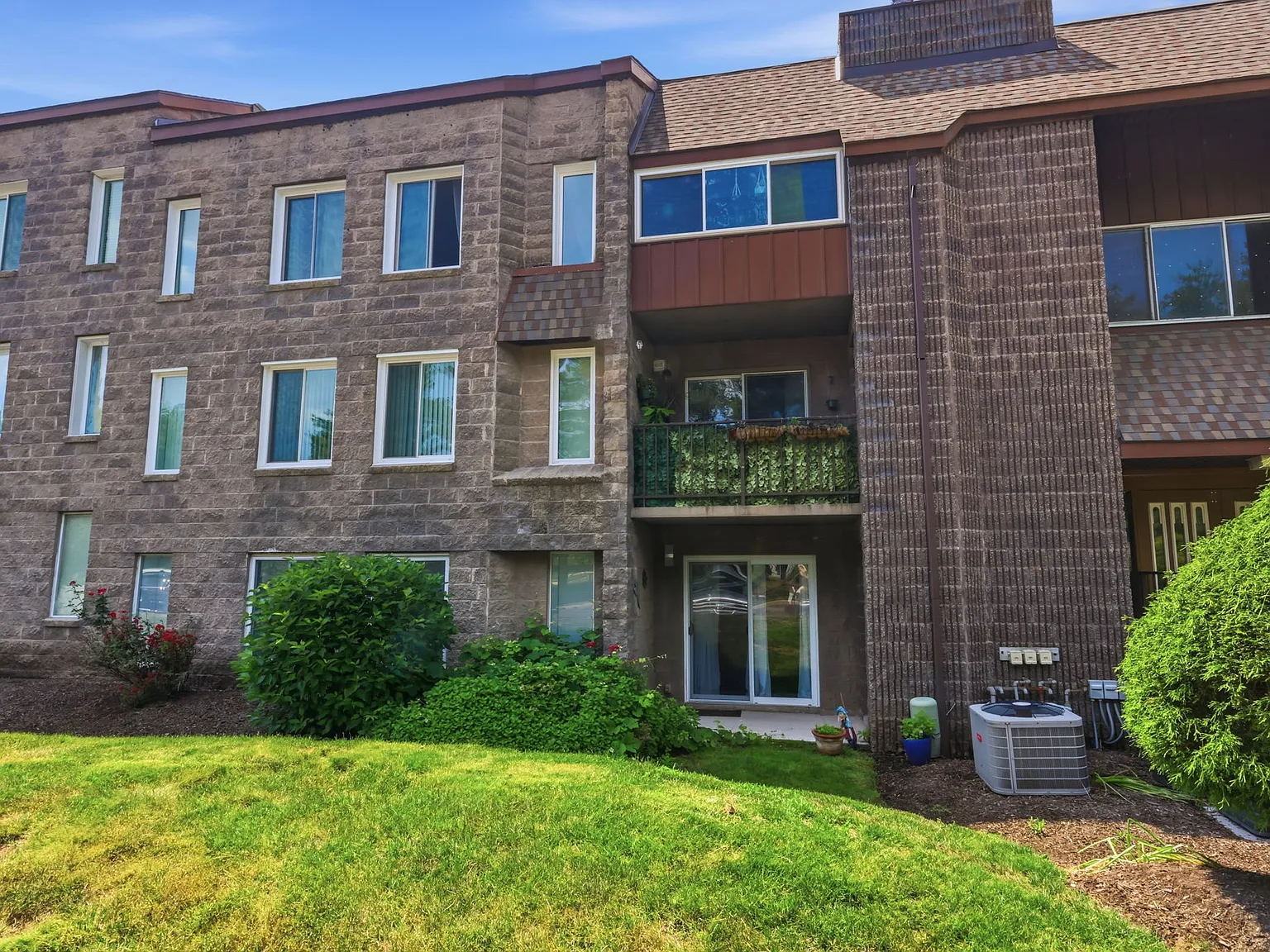 2 bed, 1233 sqft, $2,299 — Photo 4