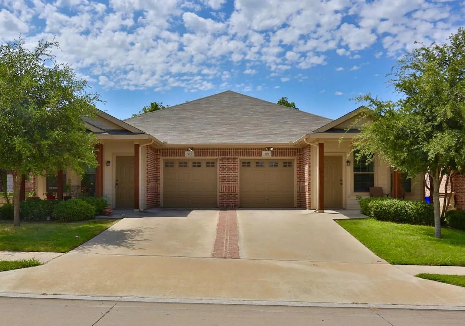 Available Now! Beautiful 3 Bedroom Duplex Located In Lavon, Texas! — Photo 1
