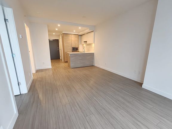 3rd image of 13615 Fraser Hwy #2502