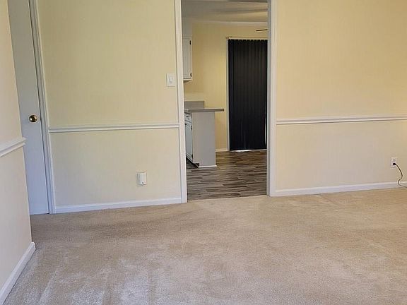 3rd image of 204 Muriel Hooks Dr