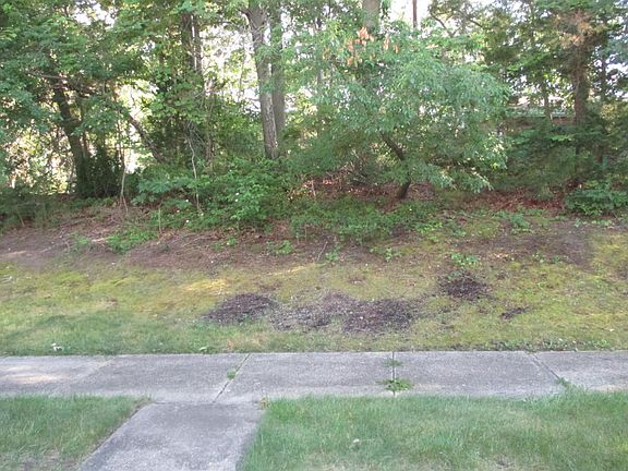 2nd image of 571A Sheffield Ct #571A