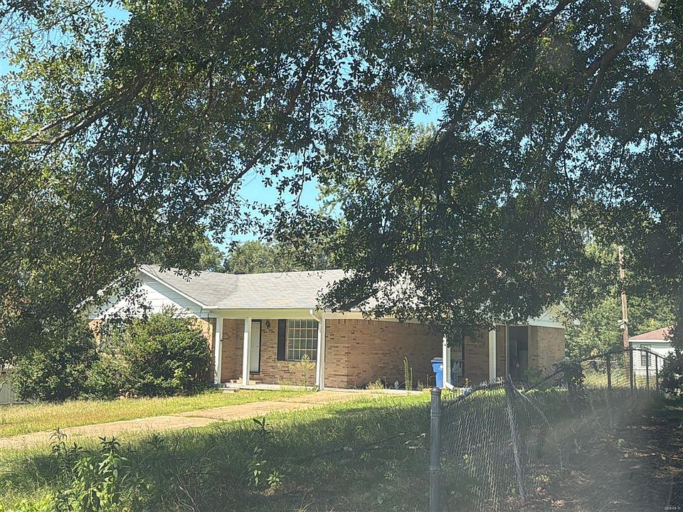 1st image of 302 Kathryn Dr