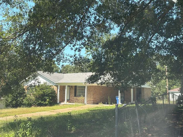 302 Kathryn Dr, Fulton, MS 38843