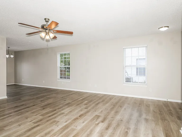 10387 Fairmont Ln — Photo 5