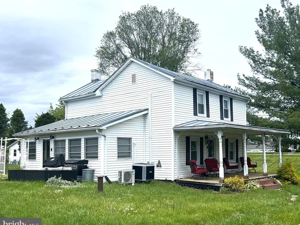 116 Country Ln, Clear Brook, VA 22624