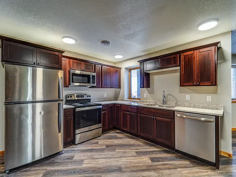 Sunset Place Apartments — Photo 53