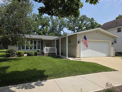 1013 Sherman Ave, Manchester, IA, 52057